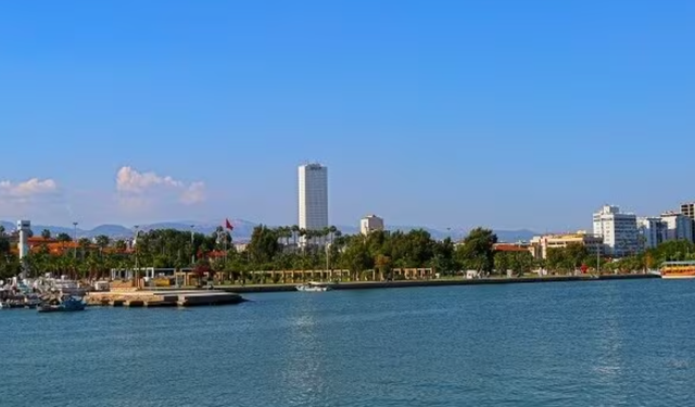🌩️ Mersin’de Akşam Saatlerinde Sürpriz Yağış! Hafta Sonu Planları Tehlikede
