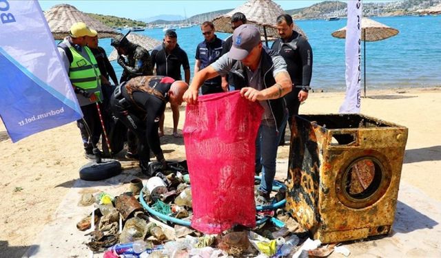Bodrum'da Deniz Dibinden Çamaşır Makinesi ve Cep Telefonu Çıktı