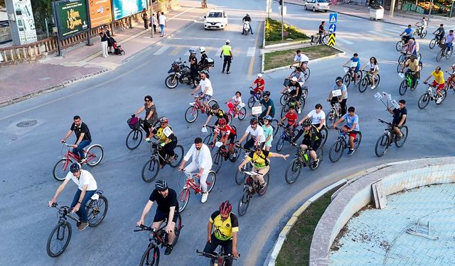 Tarsus’ta Dünya Bisiklet Günü Renkli Etkinliklerle Kutlandı 🚴‍♀️