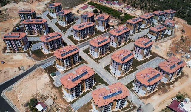 Mezitli TOKİ Konutlarında Yeni Hayat Başladı – İlk Anahtarlar Teslim Edildi