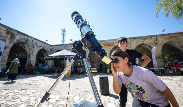 Bilim Mersin’de İlçe İlçe Geziyor: Herkes Mikroskopla Tanışıyor