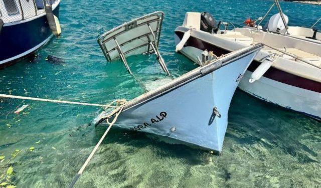 Aydıncık’ta fırtına felaketi: İki tekne battı