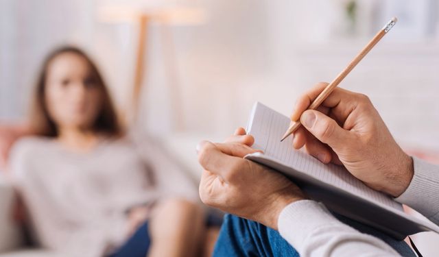 Anne Baba ile Çocuk Arasındaki ‘Arkadaşlık’ Masum Görünüyor – Gizli Tehlike Ortaya Çıktı