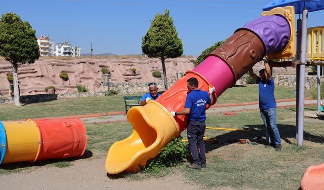 Toroslar Belediyesi Park ve Kent Mobilyalarını Yeniliyor
