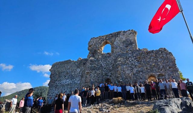 Softa Kalesi’nde Bayrak Değişimi ve Cumhuriyet Coşkusu