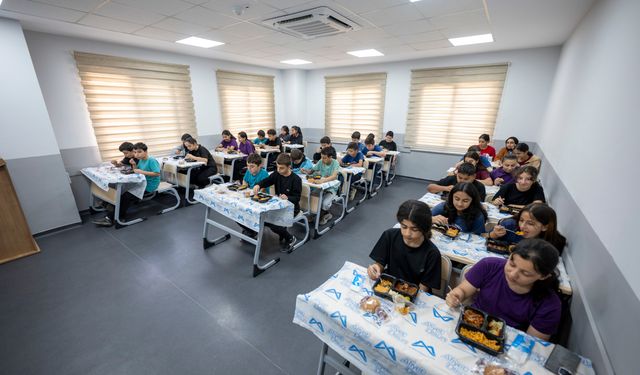 Mersin’de LGS Öğrencilerine Sıcak Yemek Desteği Devam Ediyor