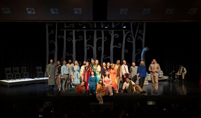 Mersin Şehir Tiyatrosu 25. Sezonuna ‘Bahar Noktası’yla Masalsı Bir Başlangıç Yaptı