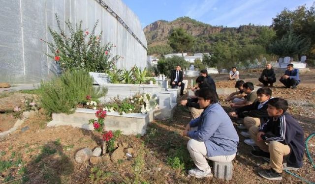 Bozyazı’da Vefat Eden Öğretmen Kabri Başında Anıldı