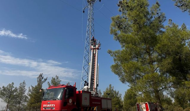 Mut’ta Yüksek Gerilim Direğinde Mahsur Kalan İşçi 40 Dakikalık Operasyonla Kurtarıldı