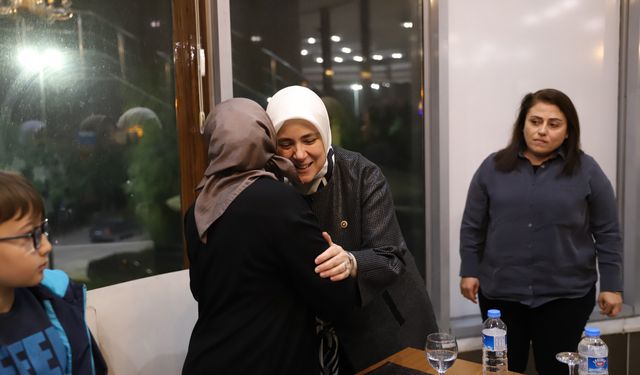 AK Parti Genel Merkez Kadın Kolları Başkanı Ercan, öğretmenlerle buluştu