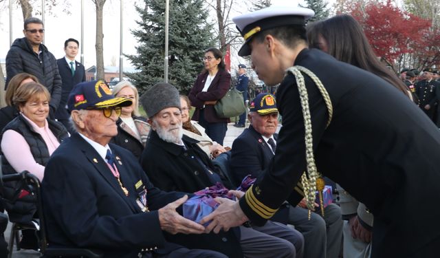 Güney Kore Cumhurbaşkanı Lee, 'Kore'de Savaşan Türkler Anıtı'nı ziyaret etti