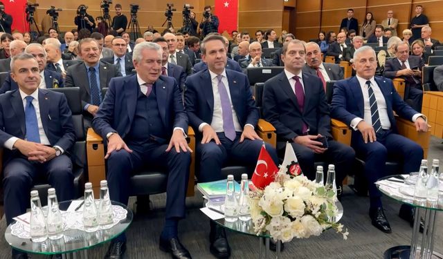 İstanbul - Bakan Bayraktar: Türkiye güçlü sanayi altyapısıyla 3.6 trilyon dolarlık ekonomi haline gelecek