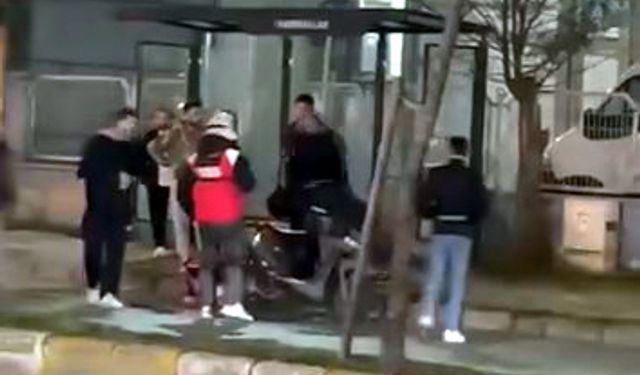 İstanbul - Beylikdüzü'nde motokuryeye laf atan adamı kaskla darbettiler