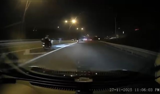 İstanbul - Kağıthane TEM Otoyolu'nda aracın önünde durdu; çocukla motosikletten inip hayatını tehlikeye attı / Ek bilgiyle