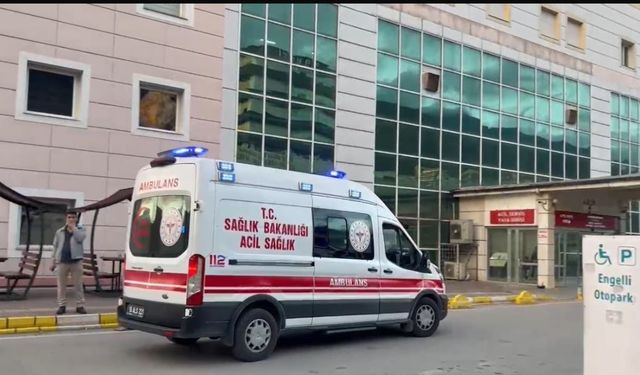 Kantinden tatlı yiyen 8 öğrenci, zehirlenme şüphesiyle hastaneye kaldırıldı