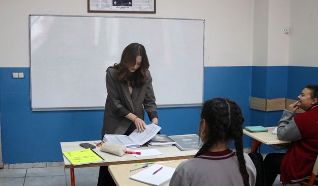 Mezun olduğu liseye öğretmen oldu