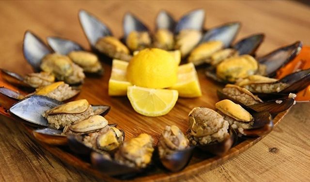 Midye ve Kumpir Zehirler mi? Ortaköy’deki Acı Olay Sokak Lezzetlerine Dair Büyük Soru İşaretlerini Alevlendirdi!