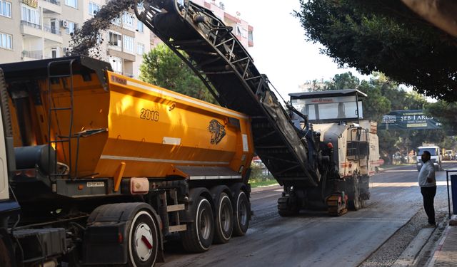 24 saatte asfalt söküldü, yeni asfalt serildi
