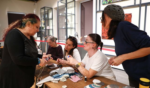 Atık kumaşlar, yılbaşı neşesine dönüştü