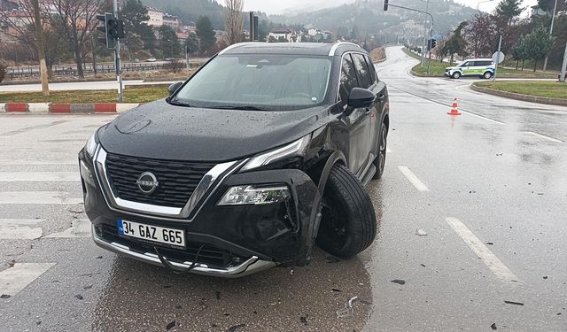 Burdur'da iki araç çarpıştı: 1 yaralı