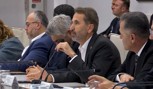 CHP'li Topal: 2 dakikada yok olan yüz yıllık kenti 2 yılda inşa etmek çok zordu, takdir ediyorum