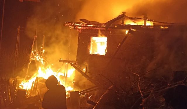 Evde çıkan, okul lojmanına sıçradı