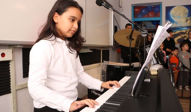Hayırsever aileden okula müzik sınıfı
