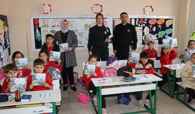 Jandarmadan öğrencilere tanıtım faaliyeti