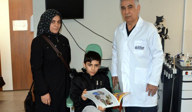 Kaşıntı şikayetiyle hastaneye giden Emirhan'ın burnundan çekirdek ve pipet parçası çıktı