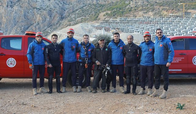 Mersin Büyükşehir İtfaiyesi'nden nefes kesen operasyon