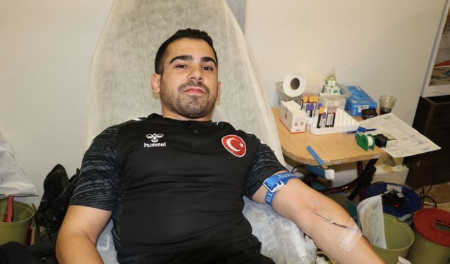 Milli sporculardan kan bağışı