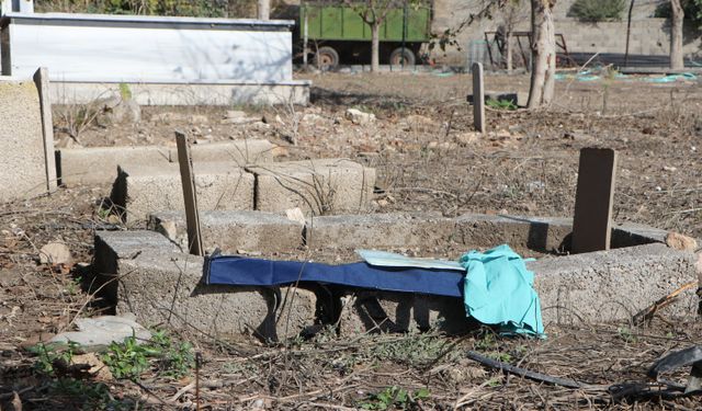 'Öldü' denildi, defin için götürülürken Ayıldı