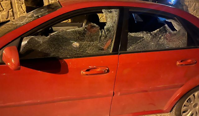 Park halindeki araçlara zarar verildi