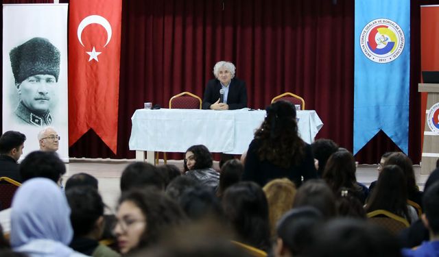 Prof. Dr. Ömer Özkan, TOBB Fen Lisesi öğrencileriyle bir araya geldi