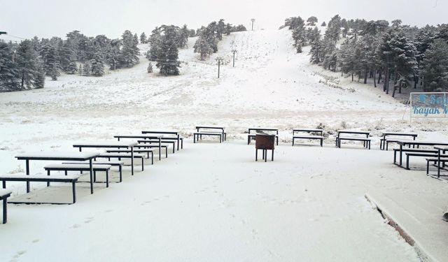 Salda'ya mevsimin ilk karı yağdı