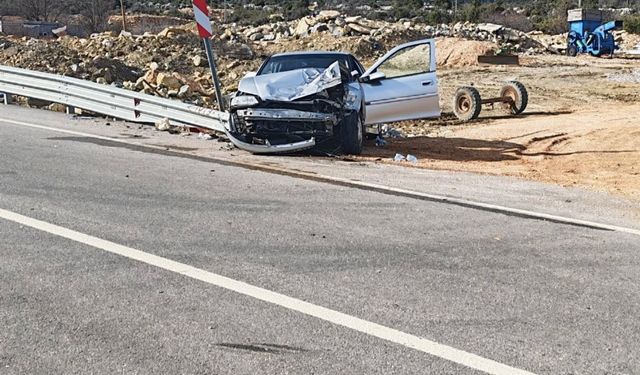 Silifke–Gülnar Yolunda Feci Kaza: Traktör Otomobile Girdi