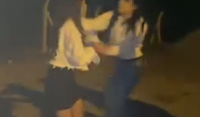 2 kız, tartıştıkları kızı yere yatırıp darbetti