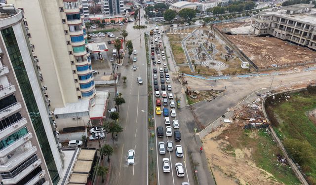 Adana'da sağanak hayatı olumsuz etkiledi / Ek fotoğraflar