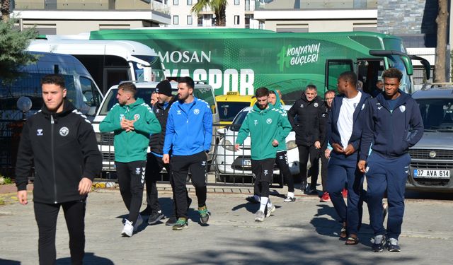 Antalya'da hazırlıklarını sürdüren takımlar 'Dinler Bahçesi'nde namaz kıldı