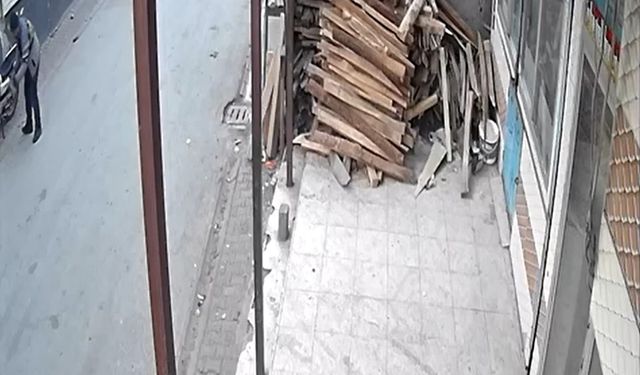 Ateşi benzinle harlamak istedi, yanmaktan son anda kurtuldu; o anlar kamerada