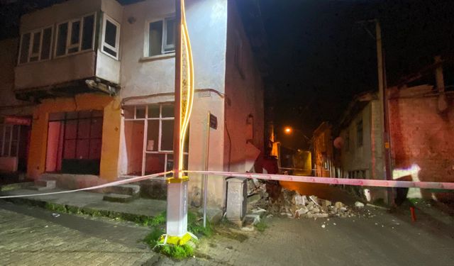 Burdur'da Boş evin duvarı yıkıldı