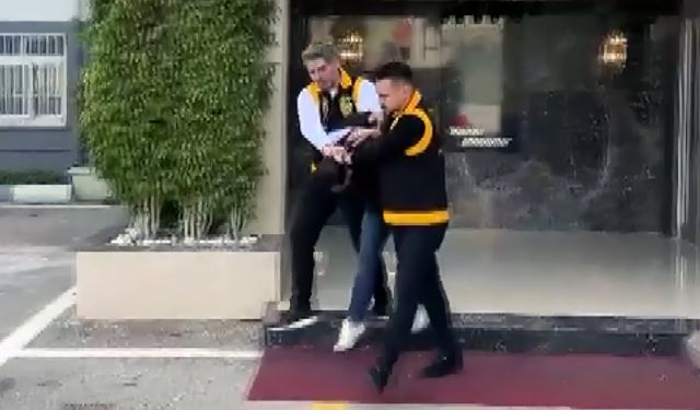 Çevrim içi oyunda küfürleştikleri liseliyi takside alıkoyup, darbettiler