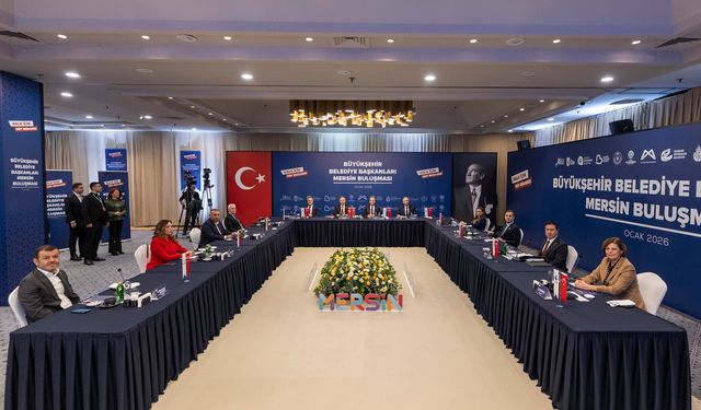 CHP'li büyükşehir belediye başkanları Mersin'de buluştu