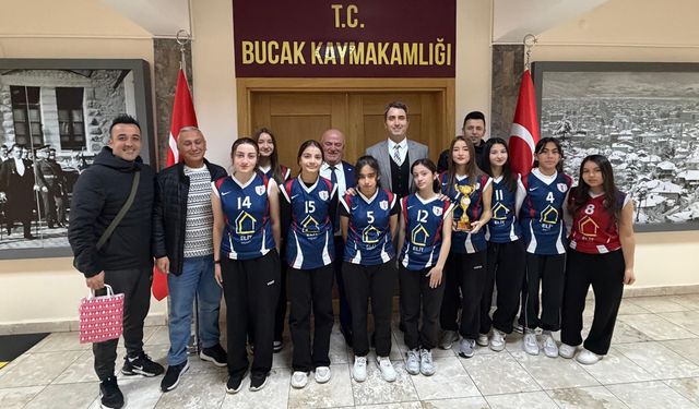 'Filenin küçük sultanları' Kaymakam Kuruca'yı ziyaret etti