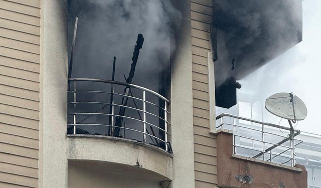 Hatay'da apartmanda çıkan yangın söndürüldü