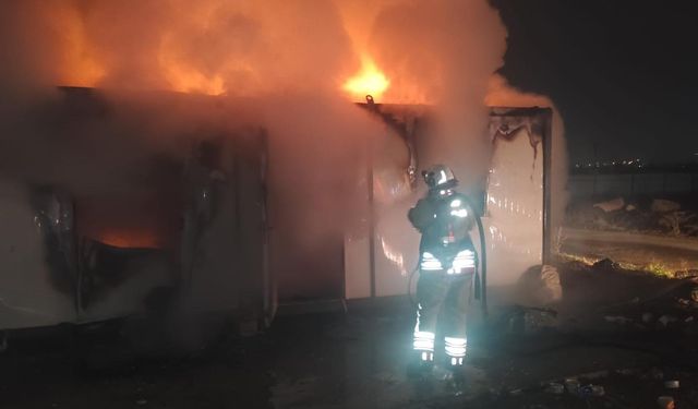 Hatay'da konteyner yangını