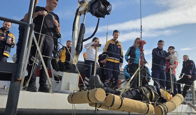 Hatay'da sudan karaya tahliye eğitimi gerçekleştirildi