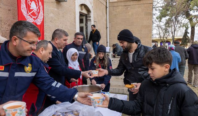 İtfaiyeciler çorba dağıttı
