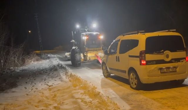 Karda mahsur kalanlar kurtarıldı