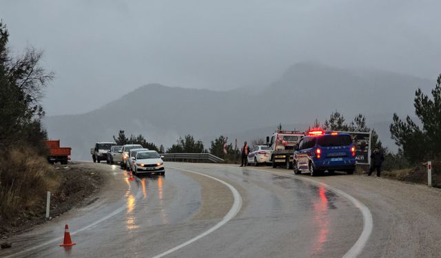 Kontrolden çıkan kamyonet devrildi